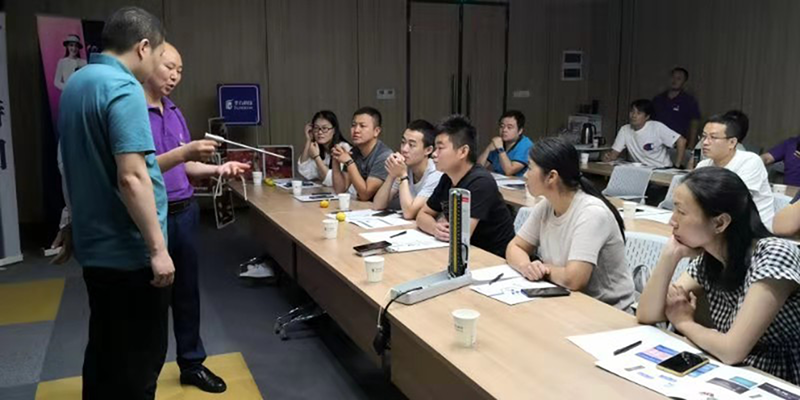 王金龍跟張總.png 王金龍跟張總.png